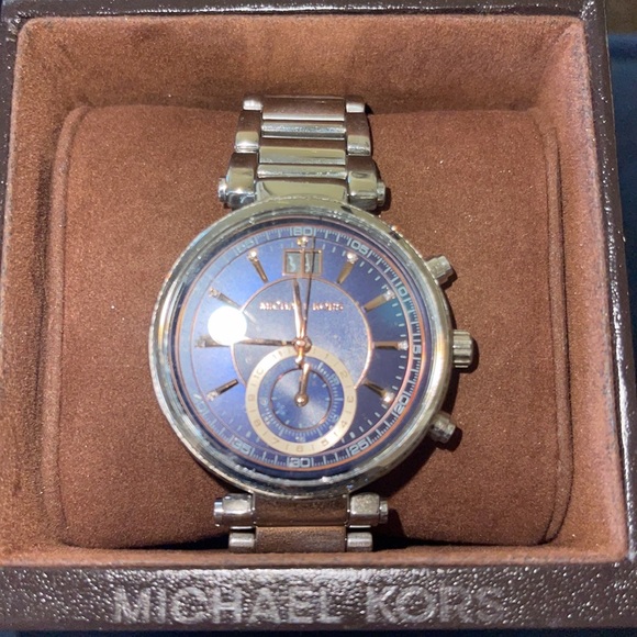 Michael Kors Watch - Picture 2 of 6